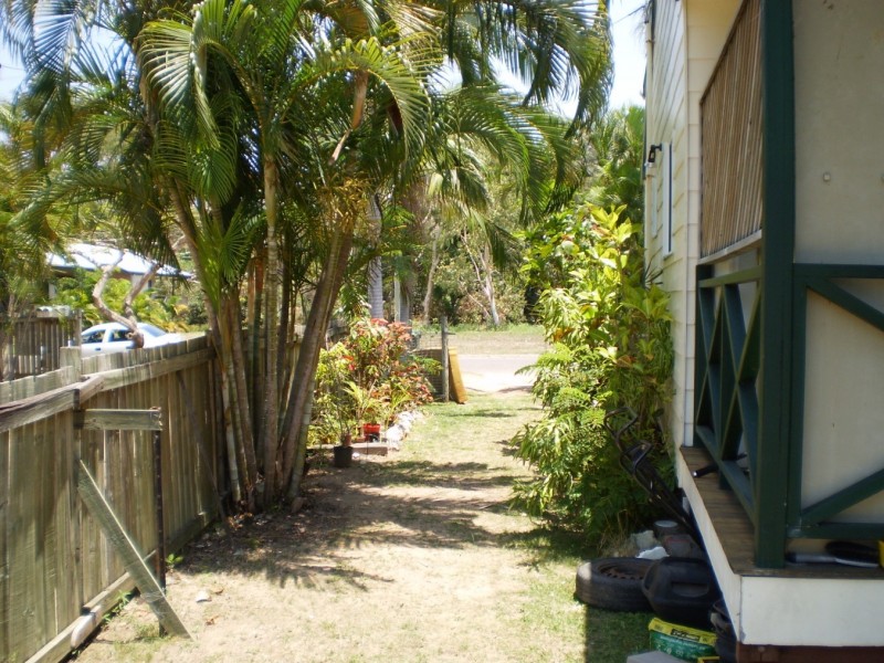 25 Yates Street  Nelly Bay, Magnetic Island QLD 4819
