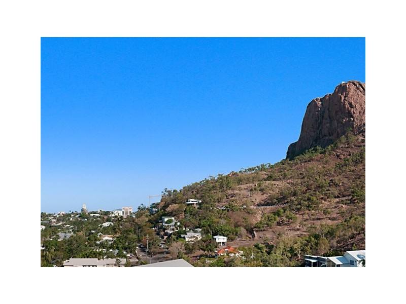 2 Toorak Place, Castle Hill QLD 4810