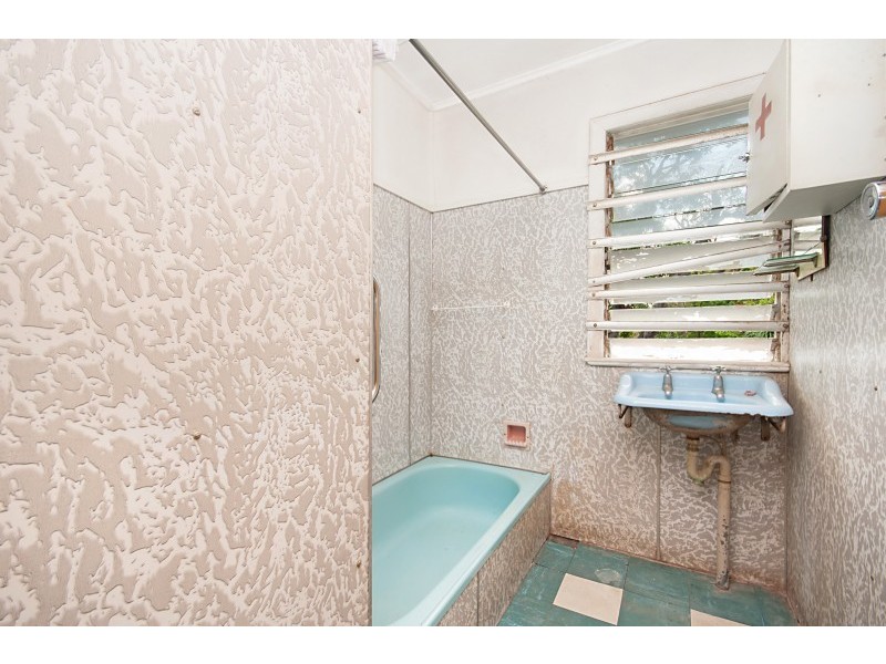 90 Railway Avenue, Railway Estate QLD 4810