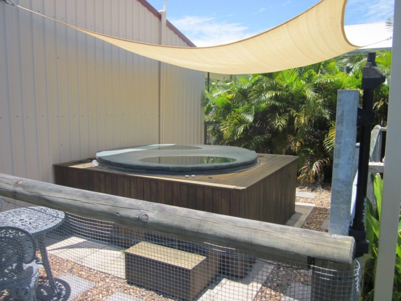 98 Gifford Street  Horseshoe Bay, Magnetic Island QLD 4819