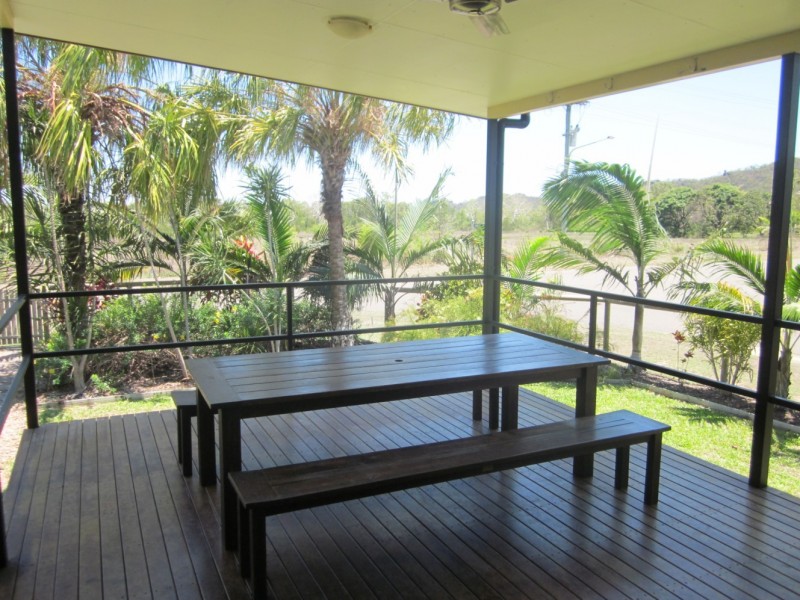 98 Gifford Street  Horseshoe Bay, Magnetic Island QLD 4819