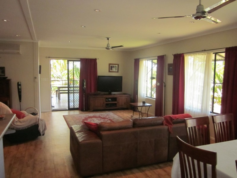 98 Gifford Street  Horseshoe Bay, Magnetic Island QLD 4819