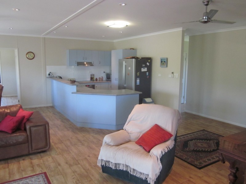 98 Gifford Street  Horseshoe Bay, Magnetic Island QLD 4819