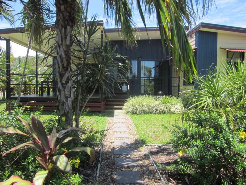 98 Gifford Street  Horseshoe Bay, Magnetic Island QLD 4819