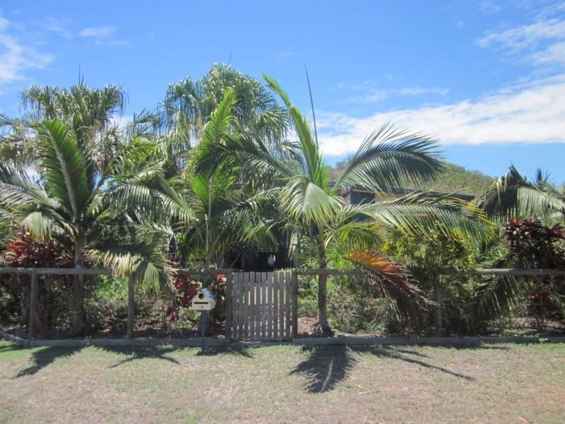 98 Gifford Street  Horseshoe Bay, Magnetic Island QLD 4819