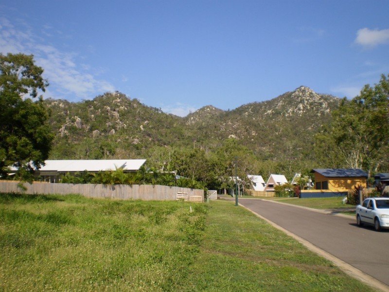 8 Serene Place  Nelly Bay, Magnetic Island QLD 4819