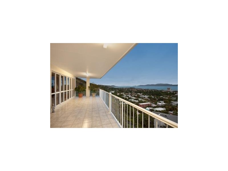 2/19 Hillside Cresecnt, Townsville City QLD 4810