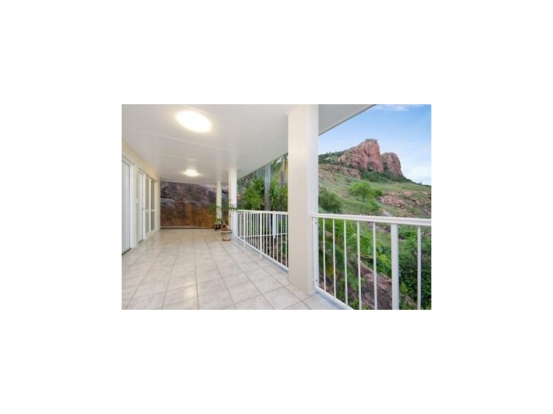2/19 Hillside Cresecnt, Townsville City QLD 4810