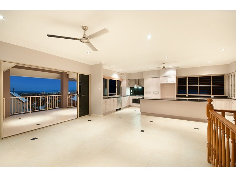 12  Stirling Drive, Castle Hill QLD 4810