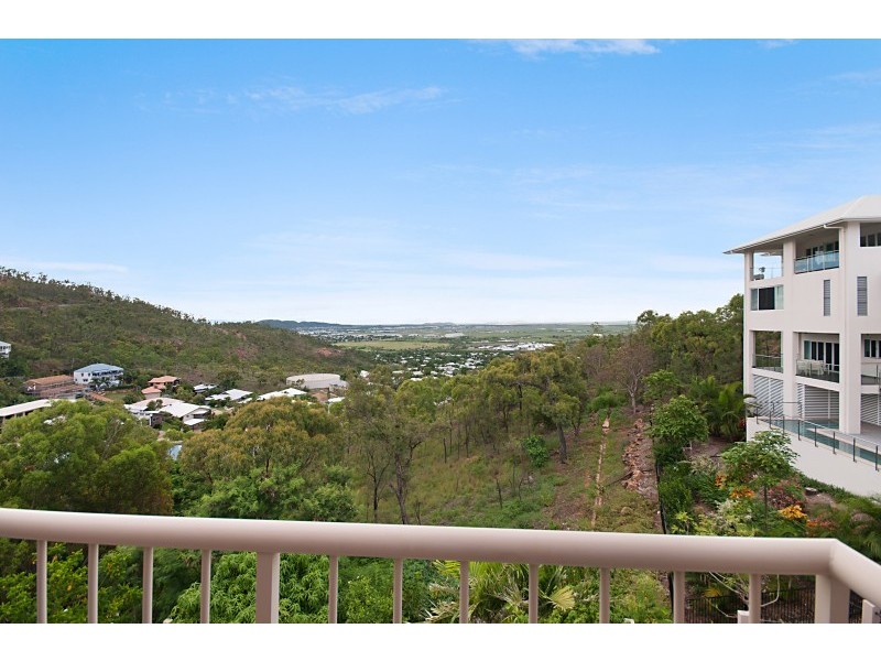 12  Stirling Drive, Castle Hill QLD 4810