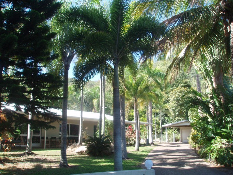 7 Osborne Crt “John’s Modern Island Home” $200 p/n, Magnetic Island QLD 4819