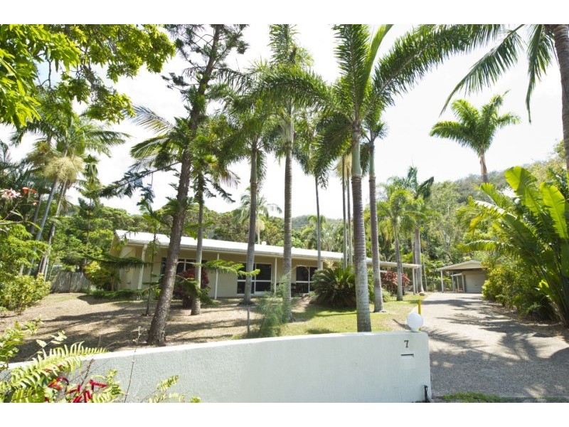 7 Osborne Crt “John’s Modern Island Home” $200 p/n, Magnetic Island QLD 4819