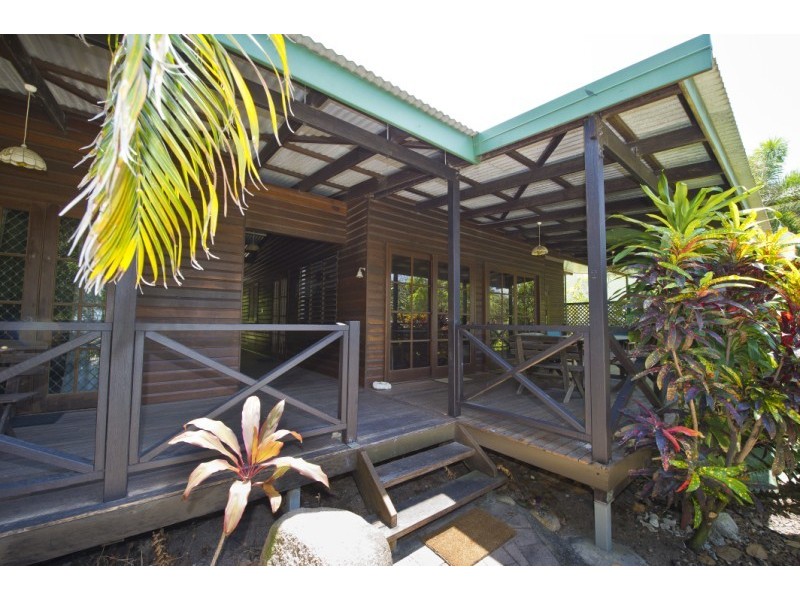 39 Marine Pde Arcadia “Beaches”, Island QLD 4819 Smith and