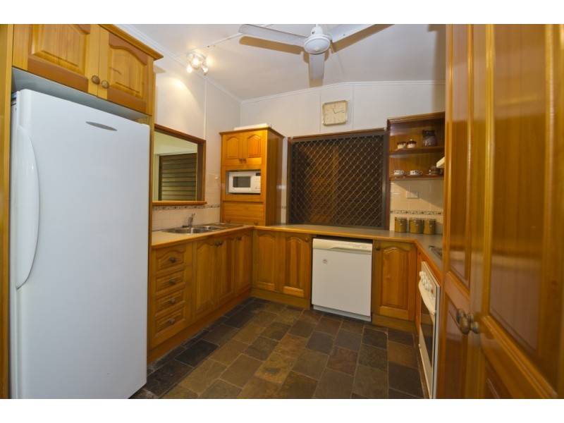 39 Marine Pde Arcadia “Beaches”, Island QLD 4819 Smith and