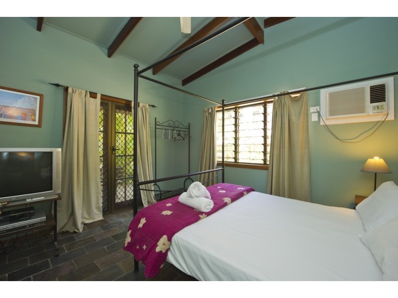 39 Marine Pde Arcadia “Beaches”, Magnetic Island QLD 4819