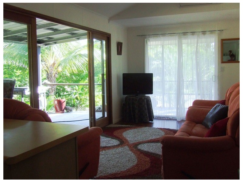 18 Somerset Street “Nautilus Beach House”, Magnetic Island QLD 4819