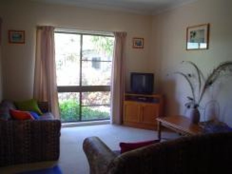 3/42  McCabe Crescent Arcadia, Magnetic Island QLD 4819