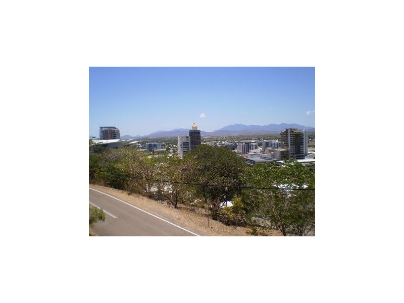 32/15 Hale Street, North Ward QLD 4810