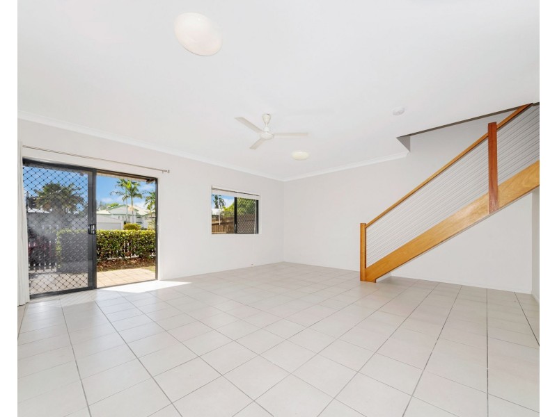 2/53-55 Kings Road, Hyde Park QLD 4812