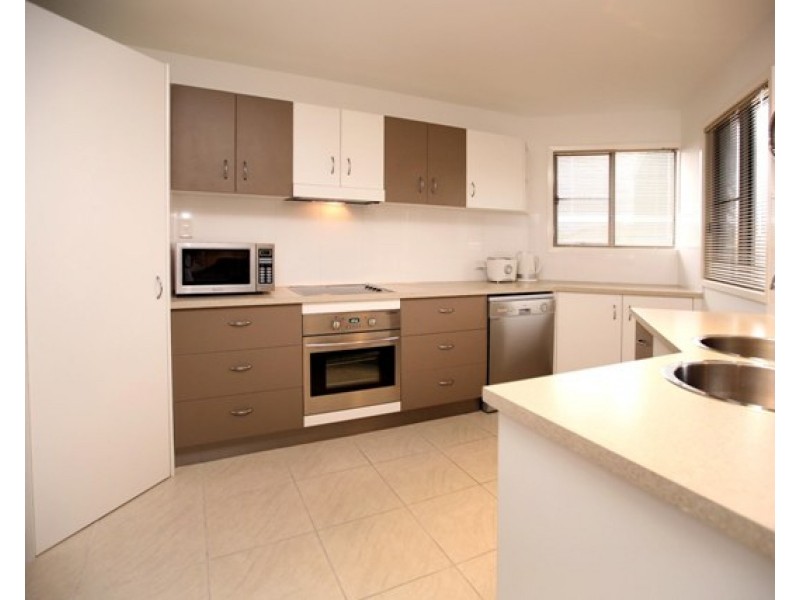 2/4 Ryan Street, Belgian Gardens QLD 4810