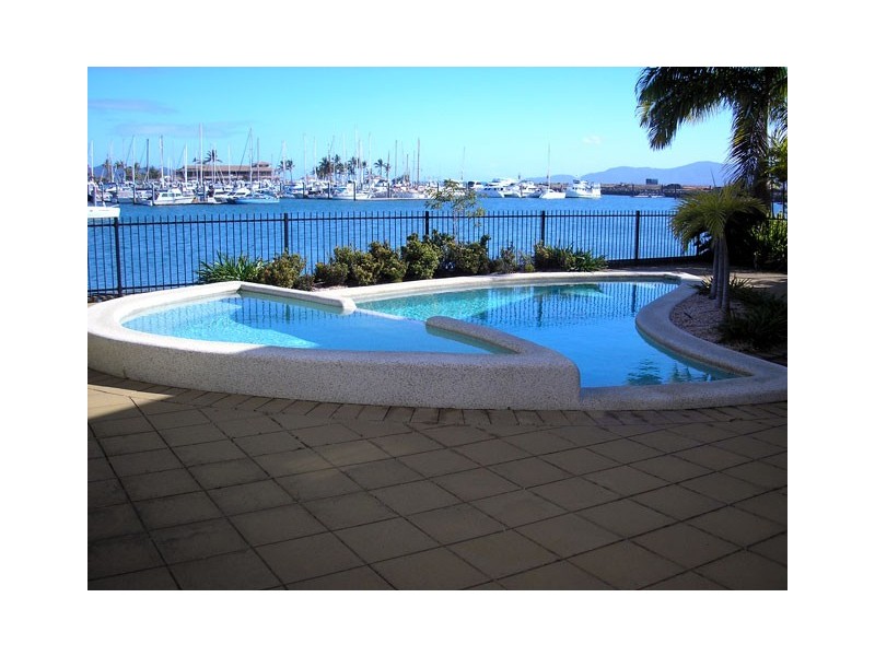 19/16 Sir Leslie Thiess Drive, Townsville City QLD 4810