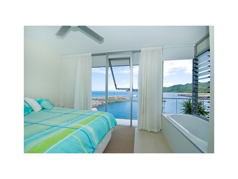 3201 One Bright Point 146 Sooning Street Nelly Bay, Magnetic Island QLD 4819