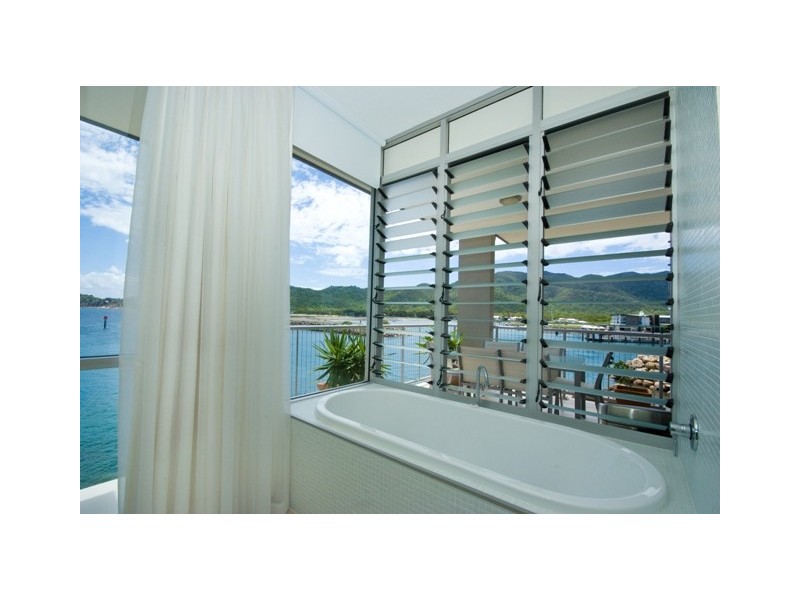 3201 One Bright Point 146 Sooning Street Nelly Bay, Magnetic Island QLD 4819