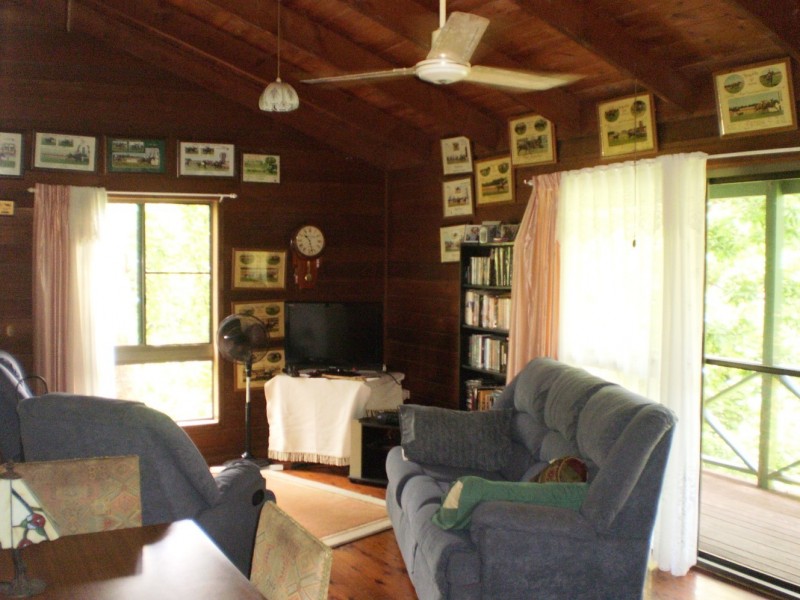 28 Birt Street  Picnic Bay, Magnetic Island QLD 4819