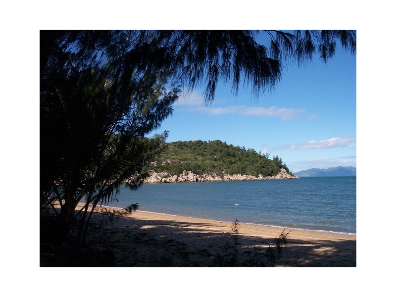 28 Birt Street  Picnic Bay, Magnetic Island QLD 4819