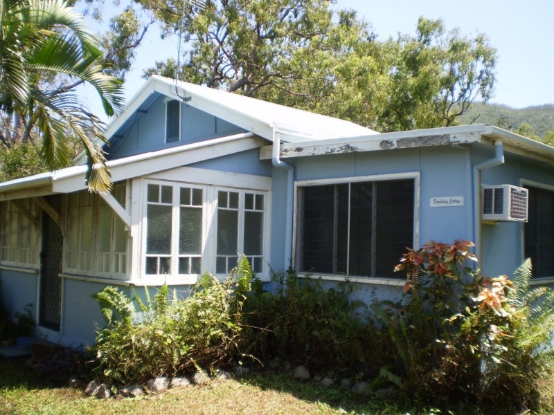 4 Murray Street  Nelly Bay, Magnetic Island QLD 4819