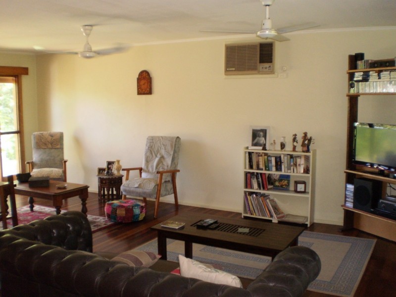 27 Birt Street  Picnic Bay, Magnetic Island QLD 4819