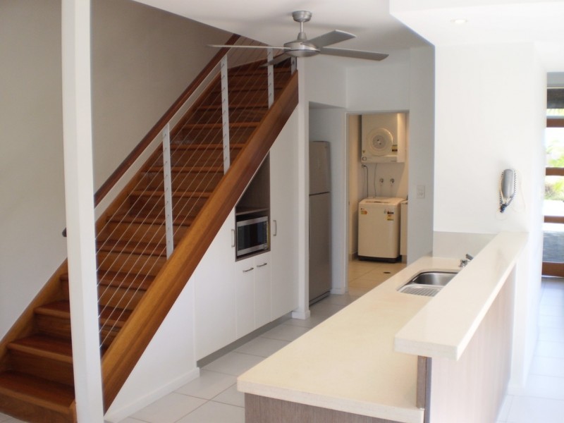 2/5 Terrace Place  Nelly Bay, Magnetic Island QLD 4819