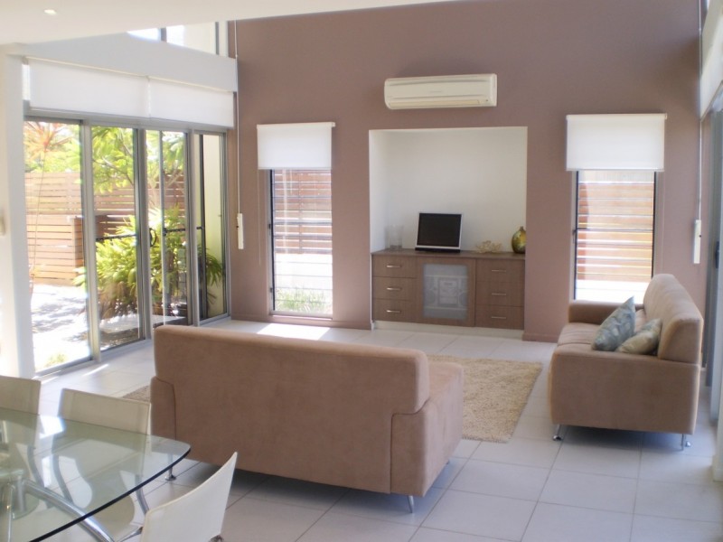 2/5 Terrace Place  Nelly Bay, Magnetic Island QLD 4819