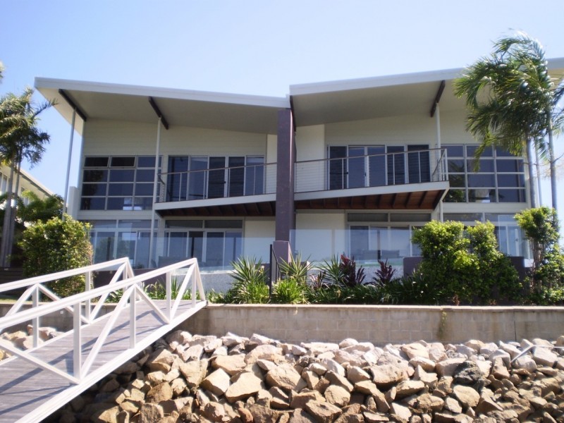 2/5 Terrace Place  Nelly Bay, Magnetic Island QLD 4819