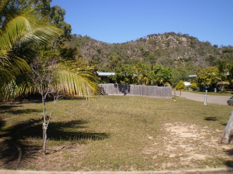 13 Bond Court  Horseshoe Bay, Magnetic Island QLD 4819