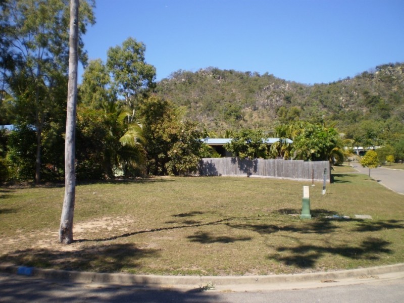 13 Bond Court  Horseshoe Bay, Magnetic Island QLD 4819