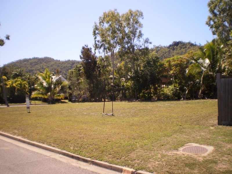 13 Bond Court  Horseshoe Bay, Magnetic Island QLD 4819