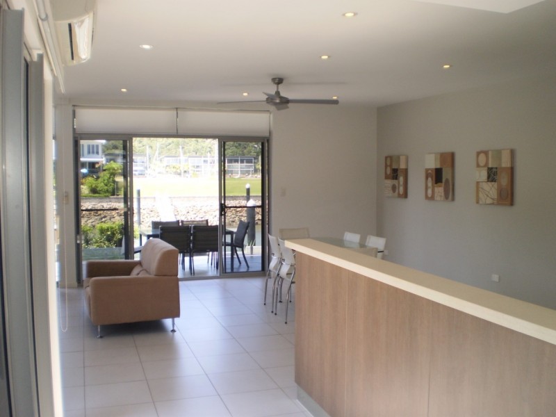 1/5 Terrace Place Nelly Bay, Magnetic Island QLD 4819