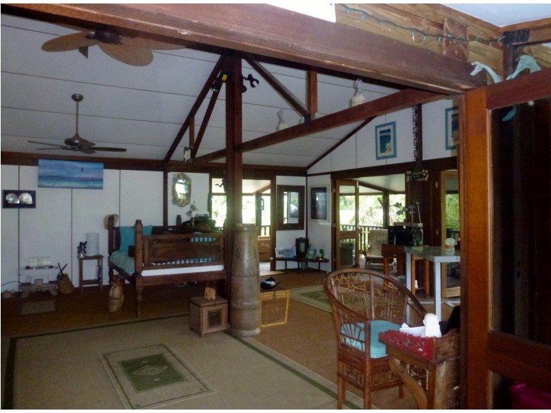 8 Sooning Street  Nelly Bay, Magnetic Island QLD 4819
