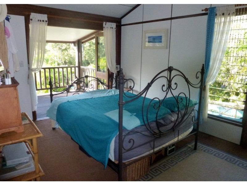 8 Sooning Street  Nelly Bay, Magnetic Island QLD 4819