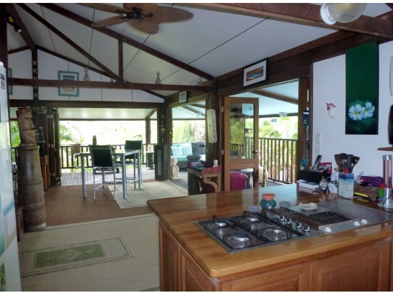 8 Sooning Street  Nelly Bay, Magnetic Island QLD 4819
