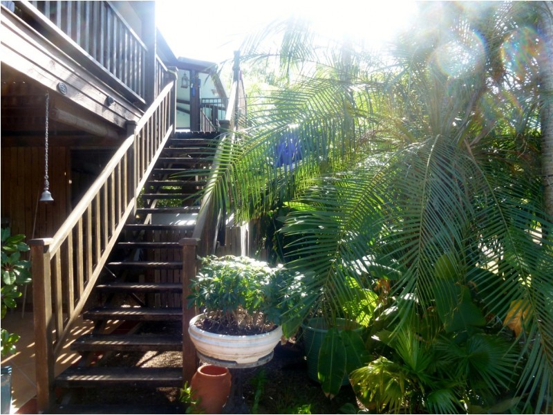 8 Sooning Street  Nelly Bay, Magnetic Island QLD 4819
