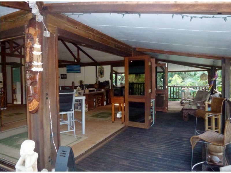 8 Sooning Street  Nelly Bay, Magnetic Island QLD 4819