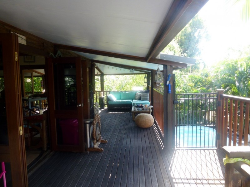 8 Sooning Street  Nelly Bay, Magnetic Island QLD 4819