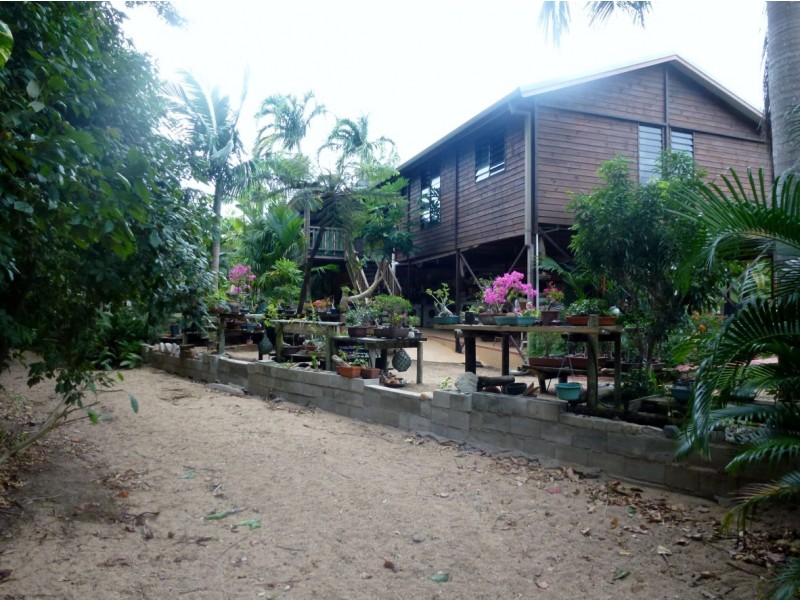 8 Sooning Street  Nelly Bay, Magnetic Island QLD 4819