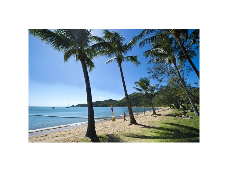 137-139 Horseshoe Bay Road, Horseshoe Bay, Magnetic Island QLD 4819