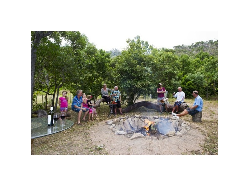 137-139 Horseshoe Bay Road, Horseshoe Bay, Magnetic Island QLD 4819