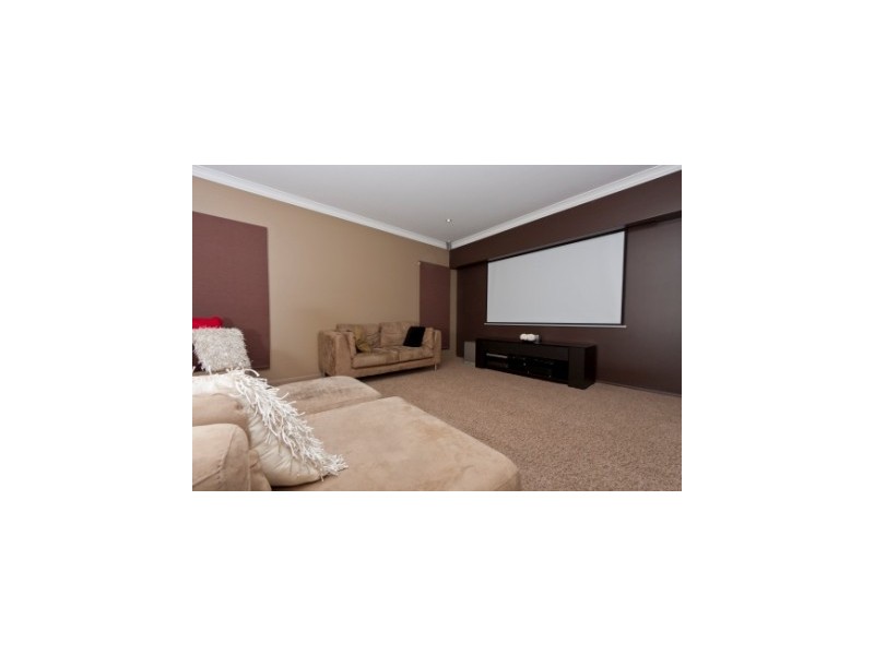 3 Waterfront Parade, Idalia QLD 4811