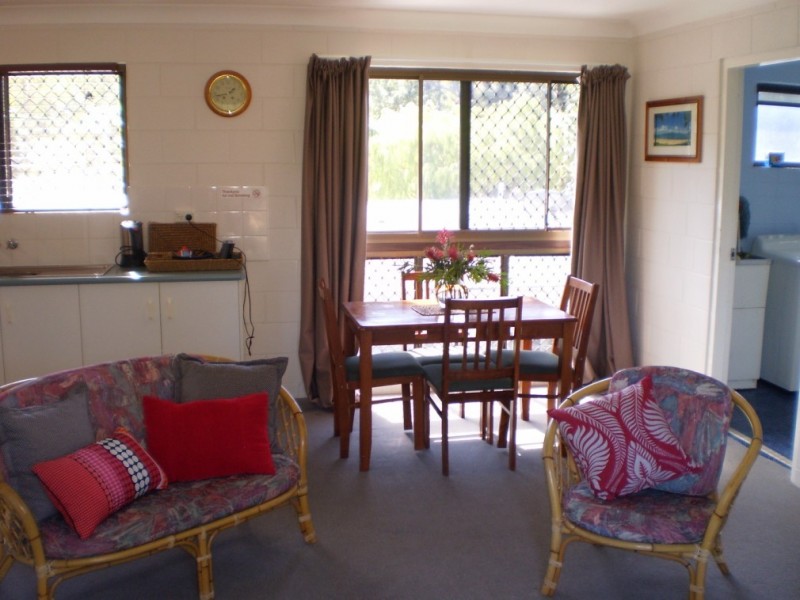 4/2 Endeavour Road ARCADIA, Magnetic Island QLD 4819