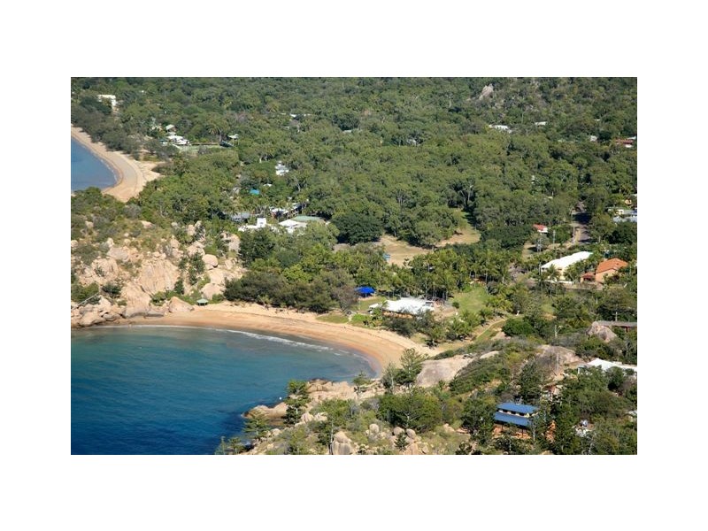 7 McCabe Street ARCADIA, Magnetic Island QLD 4819